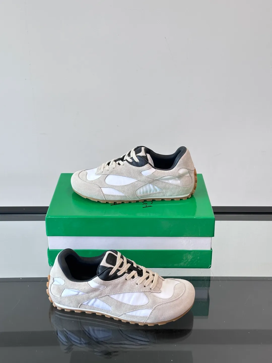 p600 "Bv" new orbit👫 casual sneakers for couples, the retro style of the millennium is so handsome, a super cool fashion item, the most important thing is that it feels incomparably comfortable on the feet, and the design style is also perfect. It will definitely be the one you wear most in daily life, original development, high quality presentation! Size: 35-45 (men’s size 38.45 customized)